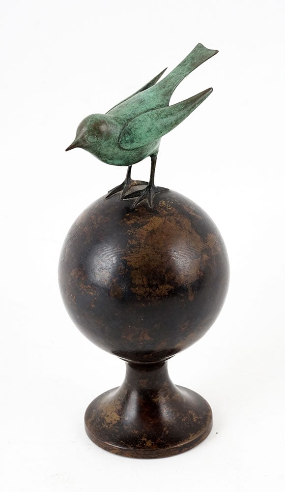 LALANNE, François-Xavier (1927-2008): LALANNE, François-Xavier (1927-2008) Oiseau bleu (1979)Bronze à patine bleue et bruneÉdition ArtcurialSigné sous l'aile: F.X. LalanneNuméroté sous la sphère: Artcuri
