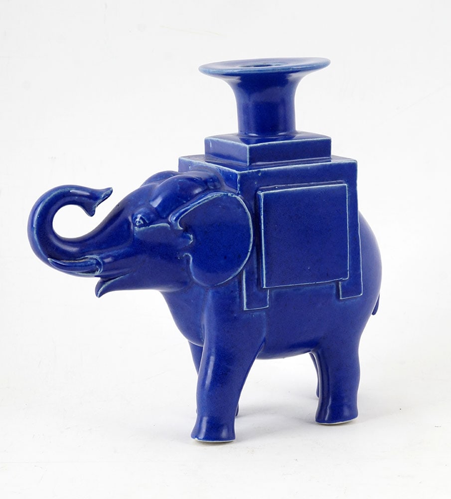 LALANNE, François-Xavier (1927-2008) : Description française: LALANNE, François-Xavier (1927-2008) "Bougeoir éléphant GM" (1986) Céramique émaillée bleue Édition Artcurial Numérotée dans le