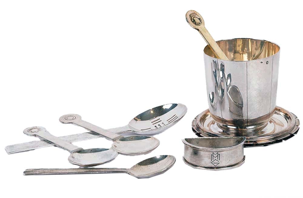 Jean-Émile PUIFORCAT (1879-1945): Description française: Jean-Émile PUIFORCAT (1879-1945), ARGENT 950 Ensemble de 9 pièces en argent Déco conçus par Jean-Émile Puiforcat. Poinçon français tê