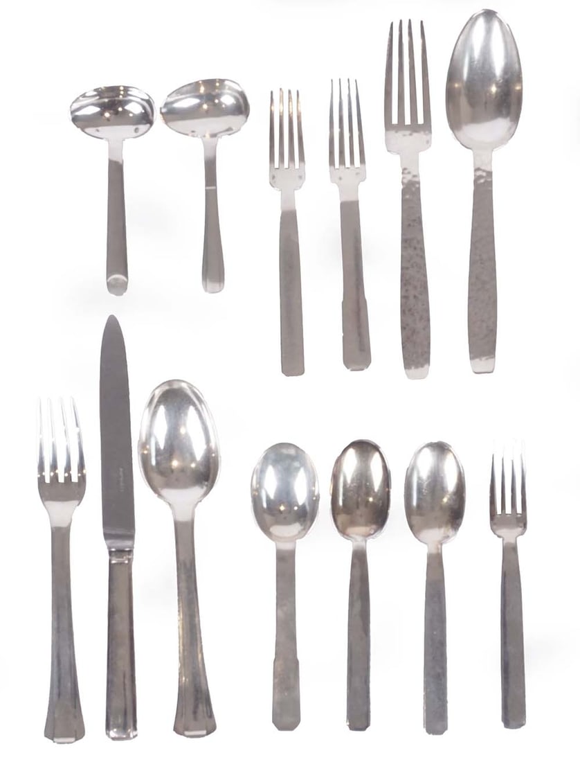 FRANCE, ARGENT 950 / FRANCE, 950 SILVER: Description française: FRANCE, ARGENT 950 Ensemble de 13 couverts en argent 950, d'orfèvres et manufactures diverses. Poinçon premier titre français tête de Minerve. Puiforcat