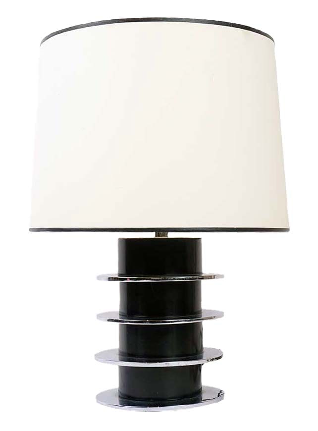 Donald DESKEY (1894-1989): Description française: Donald DESKEY (1894-1989) Lampe de table Art Deco designée par Donald Deskey, pionnier du design industriel américain. Bois laqué et métal finition chro