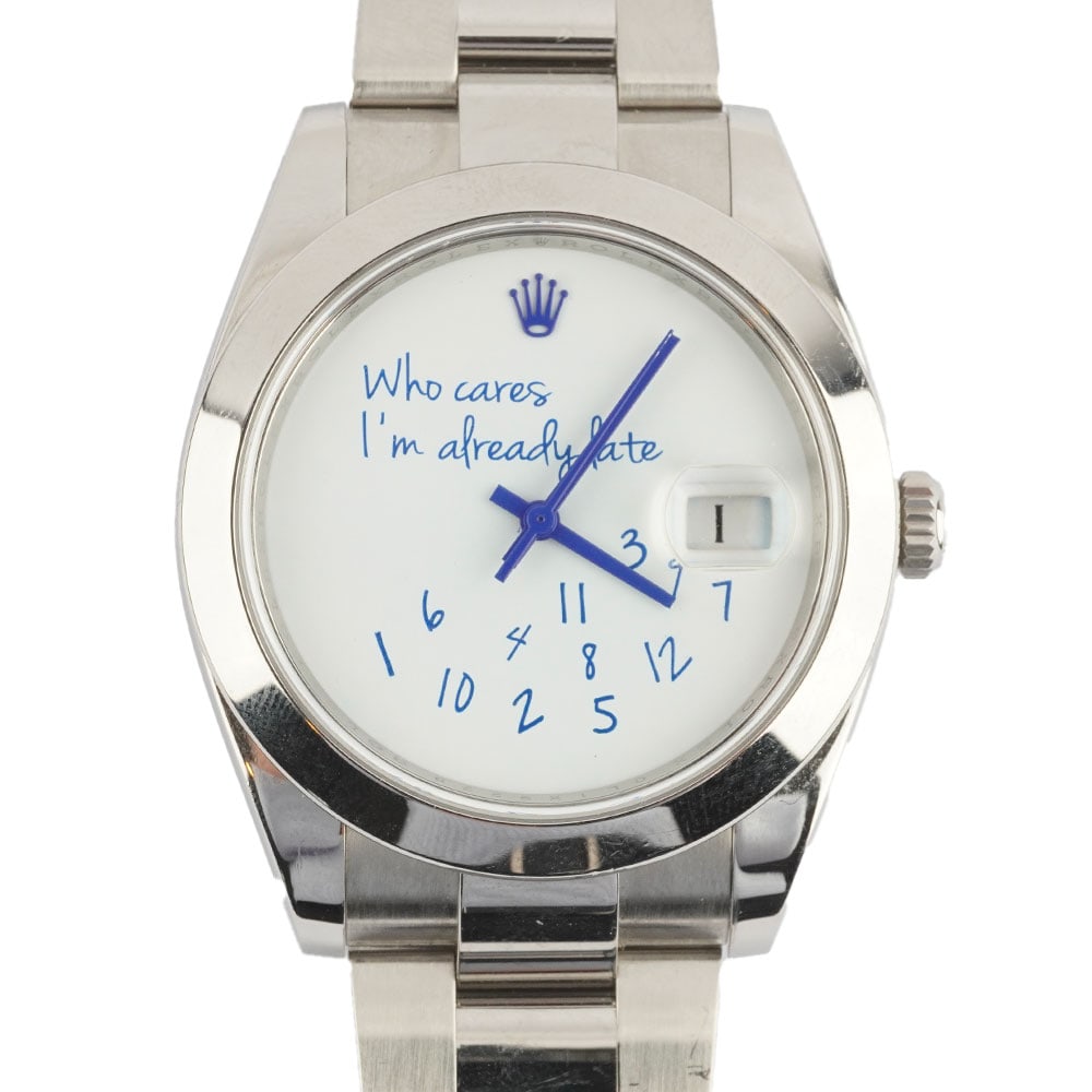 ROLEX - WHO CARES I'M ALREDY LATE: Description française: ROLEX - WHO CARES I'M ALREDY LATE Montre Rolex " Who Cares I'm Alredy Late" en acier, édition limitée de la ligne Bleu de Collette, boîtier de 40 mm, cadran