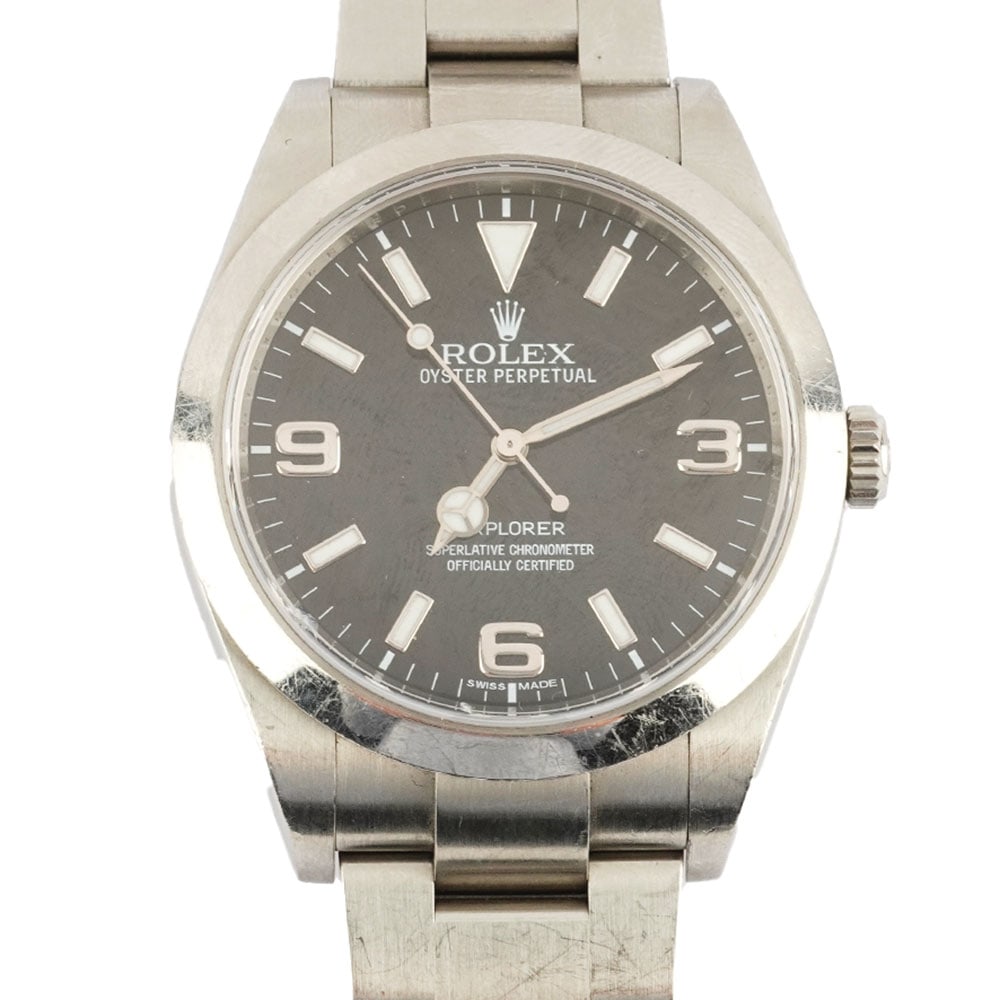 ROLEX EXPLORER: Description française: ROLEX EXPLORER Montre Rolex Datejust en acier, boîtier de 40 mm, cadran noir, inde mixtes appliqués pour les heures, date à 3h. Réf: 214270 Sans
