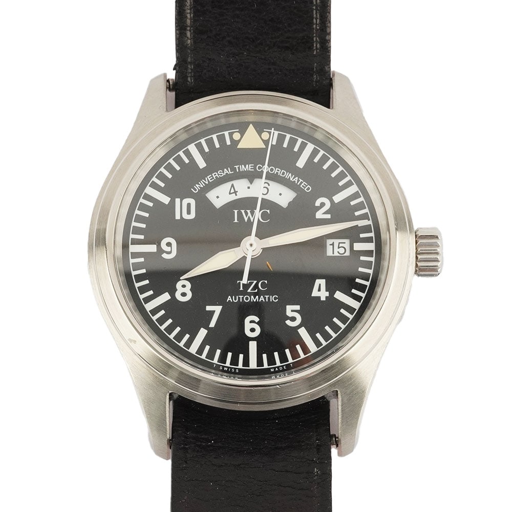 IWC UTC: Description française: IWC UTC Montre IWC " Die Fliegeruhr" UTC TZC Automatic DayDate, boîtier de 40 mm , cadran noir, chiffres arabes appliqués pour les heures, date à 3h,