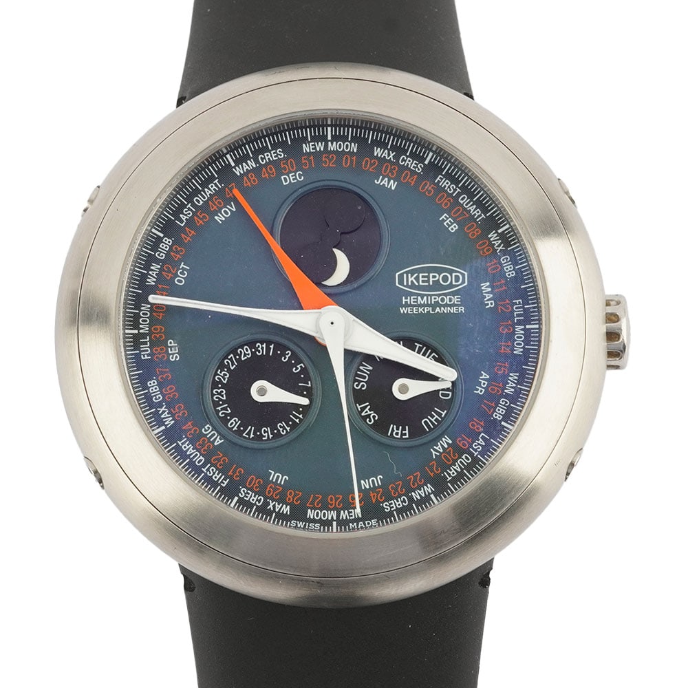IKEPOD Hemipode: Description française: IKEPOD Hemipode Montre Ikepod Hemipode Weekplanner, modèle Marc Newson design, édition limitée 0291/9999, boîtier en acier de 44 mm, cadran bleu à