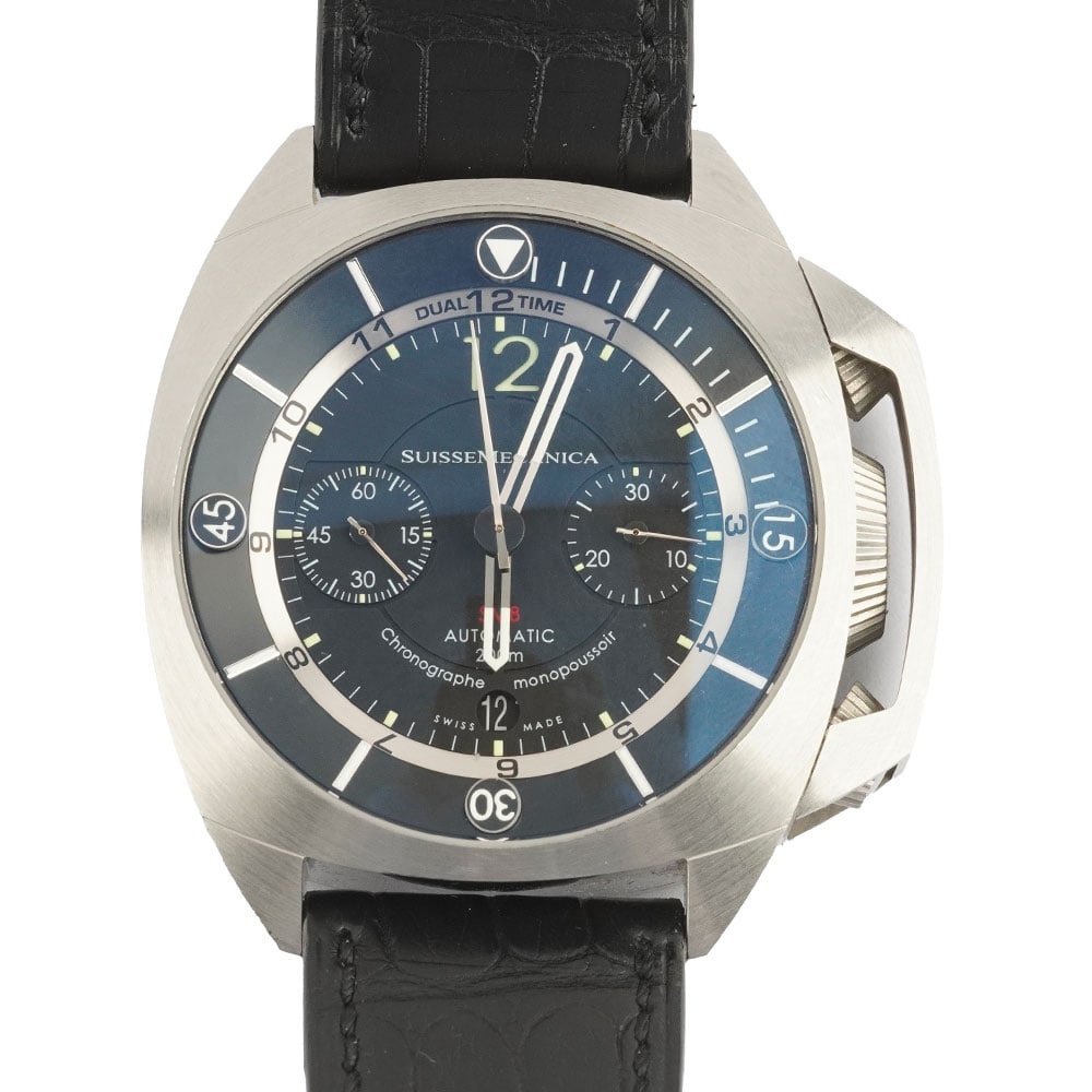 SUISSMECANICA SM8: Description française: SUISSMECANICA SM8 Montre SwissMecanica SM8 Chronographe, édition limitée 13/50, boîtier en acier de 48 x 43 mm, cadran noir, chiffres arabes appliqués