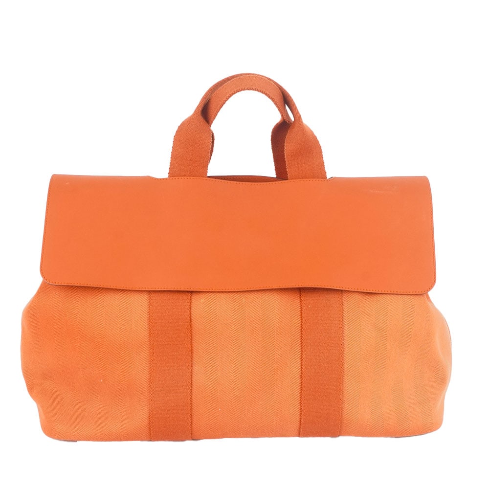 HERMÈS VALPARAISO: Description française: HERMÈS VALPARAISO Sac Hermès Valparaiso MM en toile orange, fermeture par rabat en cuir, deux poignées pour le porter à la main. H: 28cm - 11.0", L: