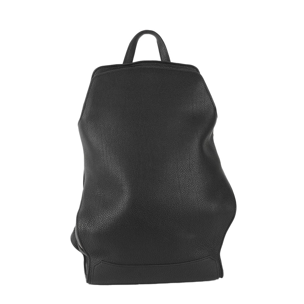 HERMÈS CITY BACK: Description française: HERMÈS CITY BACK Sac à dos Hermés City Back en cuir Togo noir, doublure en toile crème à chevrons, fermeture éclaire pour une ouverture