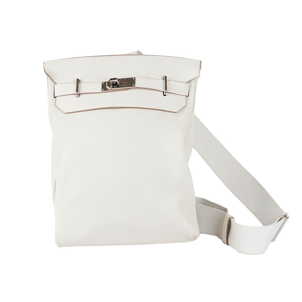 HERMÈS HAC À DOS: Description française: HERMÈS HAC À DOS Sac Hermès ‘Hac a dos’ en cuir Togo, couleur crème, finitions en palladium, cadenas et clés H : 35cm - 11", L: 25cm -