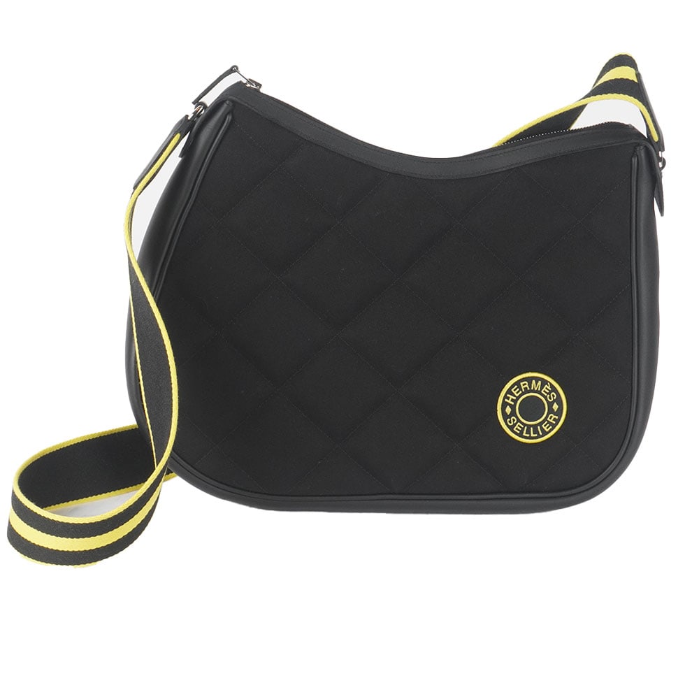 HERMÈS Horseback: Description française: HERMÈS Horseback Sac bandoulière Hermès Horseback en toile Woolycot matelassé et cuir Swift, bandoulière jaune et noir, deux poches plates