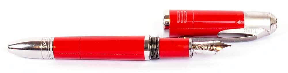 MONTBLANC "ENZO FERRARI,: Description française: MONTBLANC "ENZO FERRARI, GREAT CHARACTERS" FOUNTAIN PEN Stylo à plume Montblanc collection Great Characters, "Enzo Ferrari", corps couleur rouge rosso. Numéro de