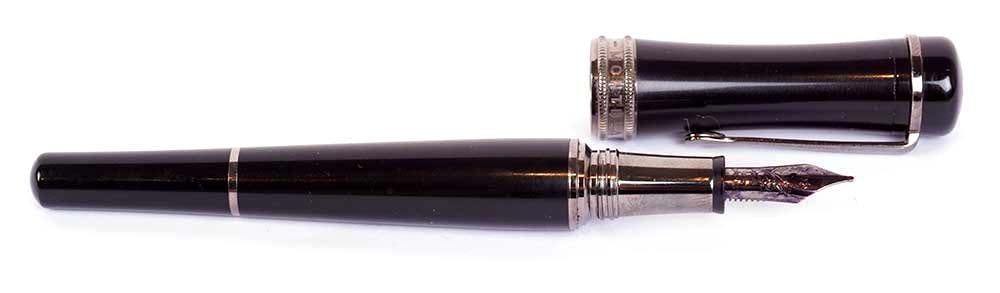 MONTBLANC "BONHEUR BOYFRIEND" FOUNTAIN PEN (1 of 3)