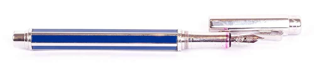 CARAN D'ACHE "VARIUS CHINA BLUE" FOUNTAIN PEN: Description française: CARAN D'ACHE "VARIUS CHINA BLUE" FOUNTAIN PEN Stylo à plume Caran d'Ache "Varius China Blue". Plume en or 18k, taille M, à cartouches. Sans boîte. English De