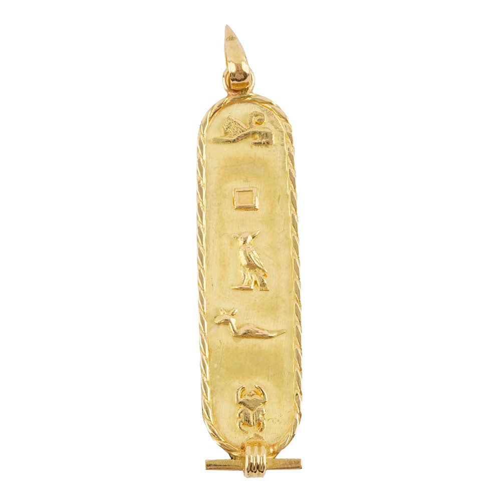OR 18K / 18K GOLD: Description française: OR 18K / 18K GOLD Pendentif en or jaune 18K représentant des symboles egiptiens. Poids brut: 4.4 g Dimensions: 5.0 x 1.2 cm - 2 x 0.5" English Description: 18K GOLD