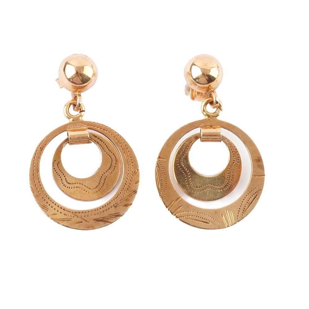 OR 10K /10K GOLD: Description française: OR 10K /10K GOLD Boucles d'oreilles pendantes en or jaune 10K . Poids brut: 3.5 g Dimensions: 2.5 x 1.8 cm - 1. x 0.75" English Description: 10K GOLD 10K yellow gold drop