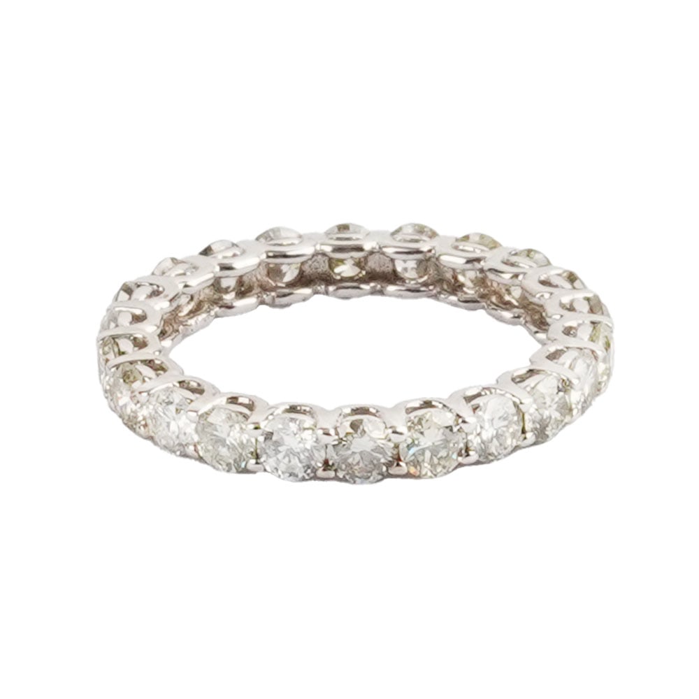 OR 14K, DIAMANTS / 14K GOLD, DIAMONDS: Description française: OR 14K, DIAMANTS / 14K GOLD, DIAMONDS Bague éternité en or blanc 14K sertie de 22 diamants pesant approximativement 2.18 ct au total, pureté: VS -SI,