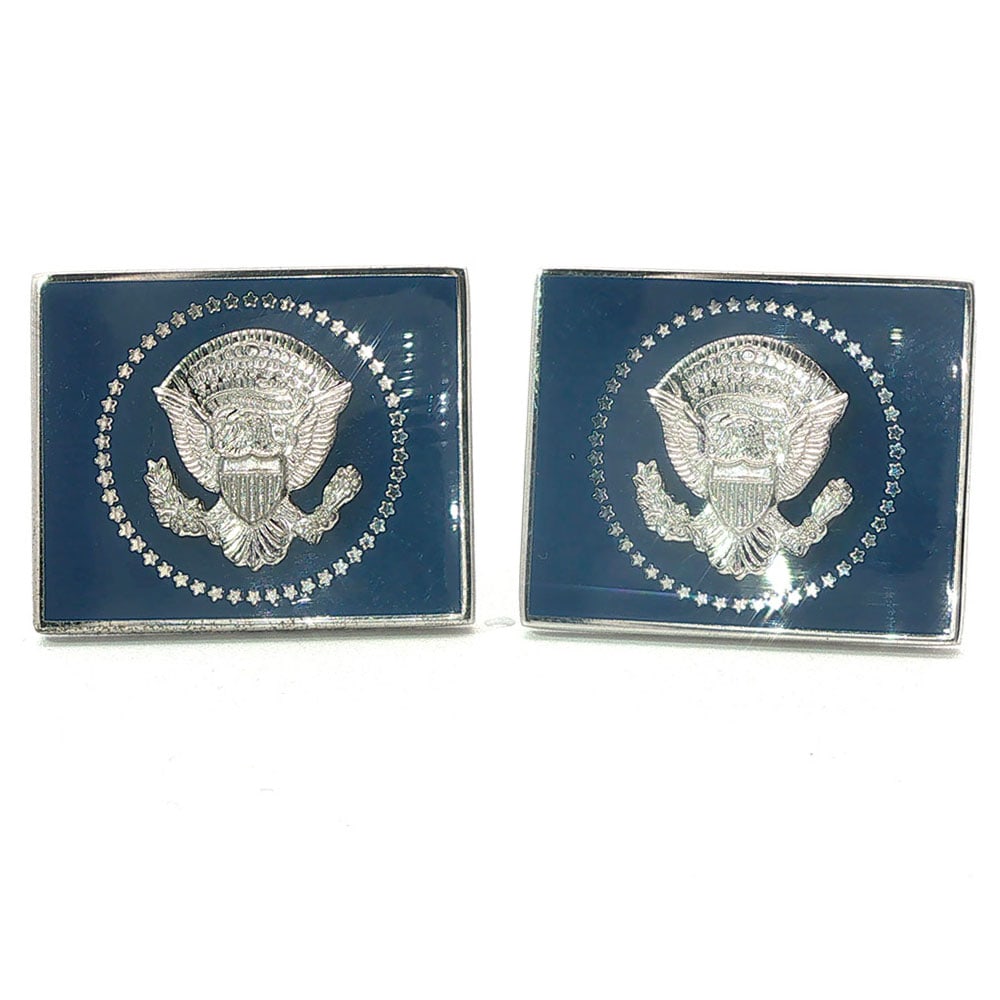 BOUTONS DE MANCHETTE /CUFFLINKS: Description française: BOUTONS DE MANCHETTE Boutons de manchette , numéroté 44 English Description: CUFFLINKS Cufflinks, numbered 44