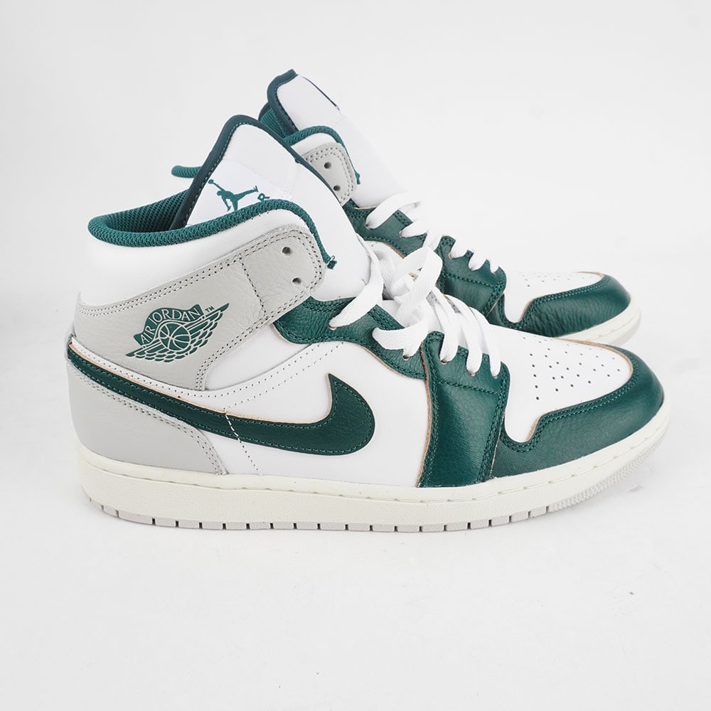 NIKE AIR JORDAN 1 MID SE - 3