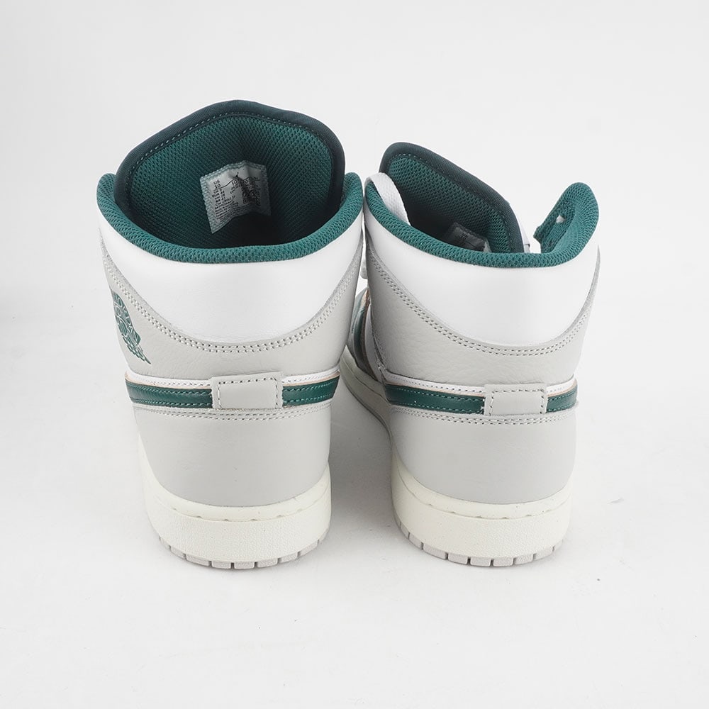 NIKE AIR JORDAN 1 MID SE - 4