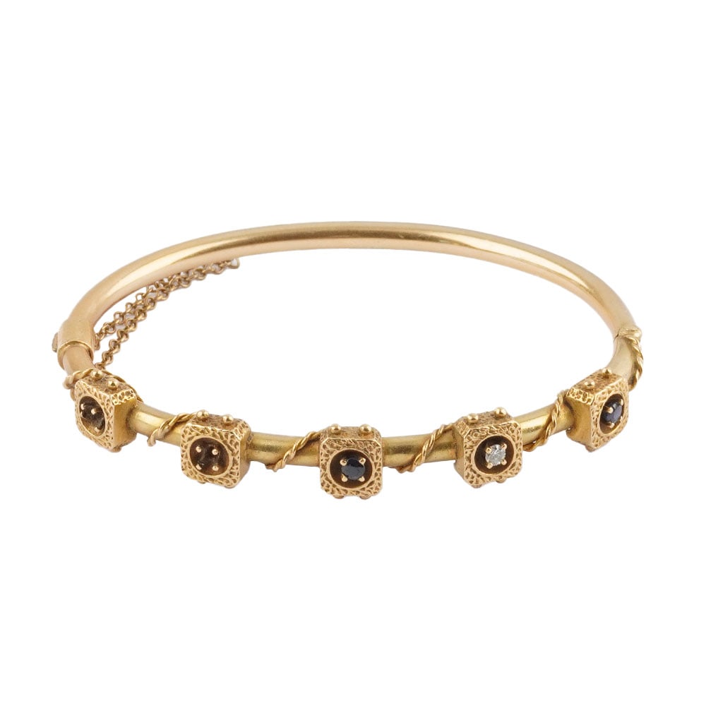 OR 14K / 14K GOLD: Description française: OR 14K / 14K GOLD Bracelet en or jaune 14K serti de pierres de couleur. Poids brut: 14.5 g Dimensions: 7.8 x 6.7 cm - 1.3 x 0.9" English Description: 14K GOLD 14K yellow