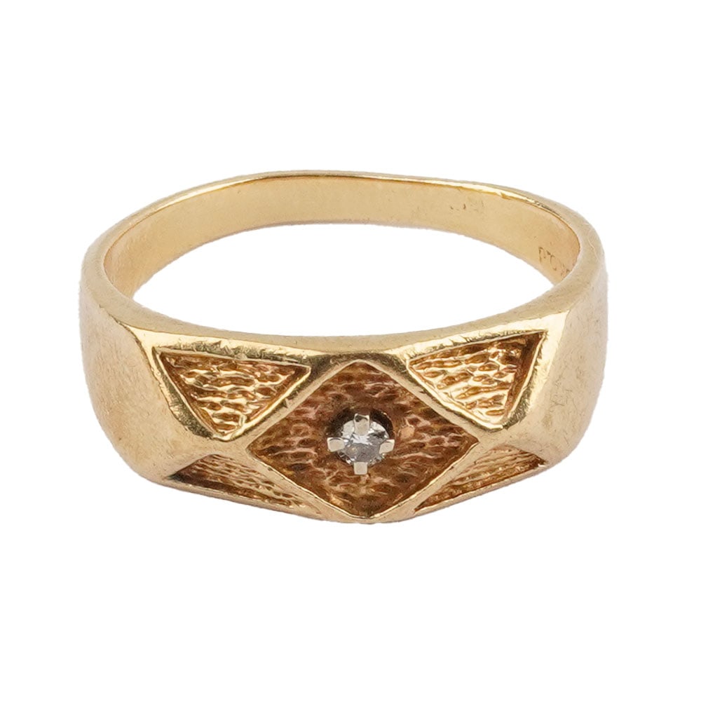 OR 10K / 10K GOLD: Description française: OR 10K / 10K GOLD Bague en or jaune 10K sertie d'une pierre brillante. Poids brut: 5.9 g Taille: 9.75 US English Description: 10K GOLD 10K yellow gold ring set with a