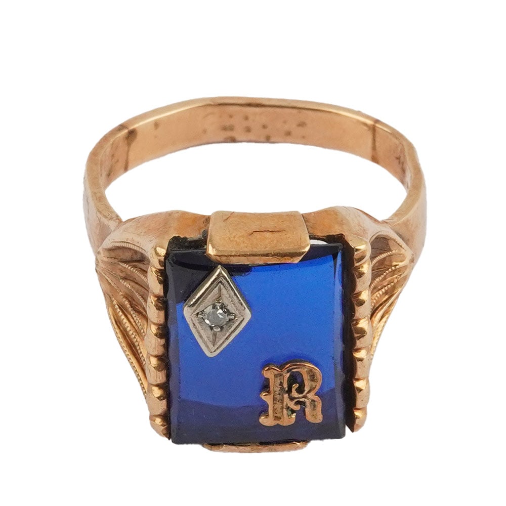 OR 10K / 10K GOLD: Description française: OR 10K / 10K GOLD Chevalière en or jaune 10K sertie d'une pierre bleue. Poids brut: 8.6 g Taille: 12 US English Description: 10K GOLD / 10K SILVER RING 10K yellow