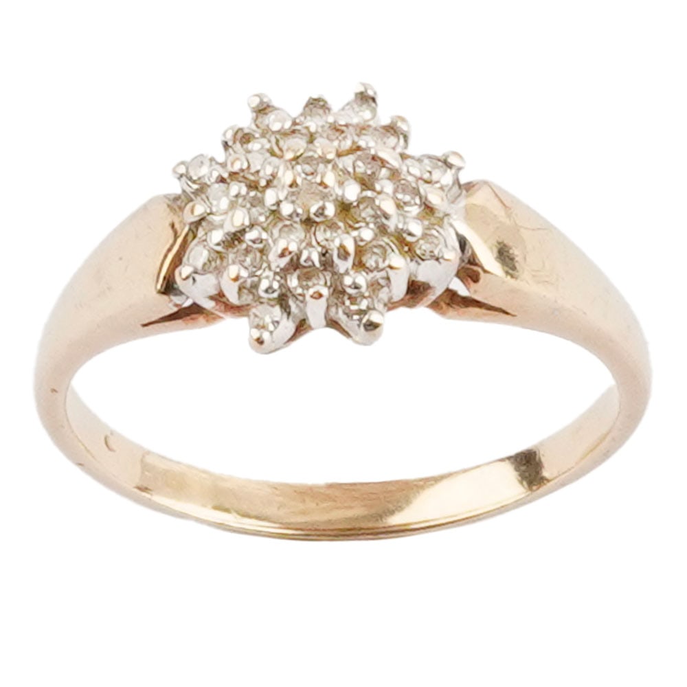OR 10K / 10K GOLD: Description française: OR 10K / 10K GOLD Bague en or jaune 10K sertie de pierres brillantes Poids brut: 2.4 g Taille: 7 US English Description: 10K GOLD 10K yellow gold ring set with sparkling