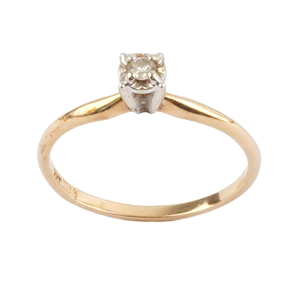OR 14K / 14K GOLD: Description française: OR 14K / 14K GOLD Bague en or jaune 14K sertie de pierres de couleur. Poids brut: 1.3 g Taille: 5.75 US English Description: 14K GOLD 14K yellow gold ring set with colored