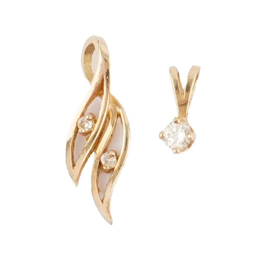 OR 10K / 10K GOLD: Description française: OR 10K / 10K GOLD Deux pendentif en or jaune 10K sertis de petits diamants. Poids brut: 0.9 g English Description: 10K GOLD Two 10K yellow gold pendants set with small