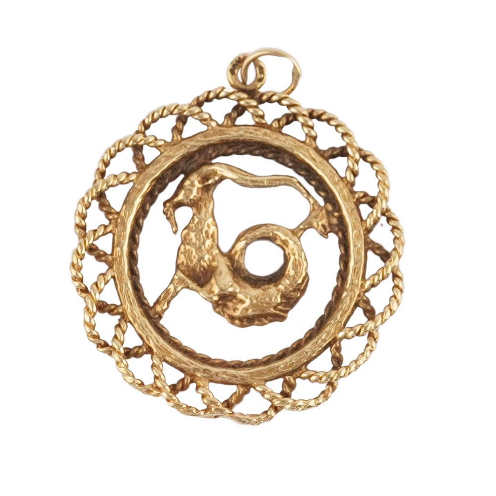 OR 10K / 10K GOLD: Description française: OR 10K / 10K GOLD Pendentif en or jaune 10K. Poids brut: 5.1 g Diamètre: 3.0 cm - 1.2" English Description: 10K GOLD 10K yellow gold pendant. Gross weight: 5.1 g Diame