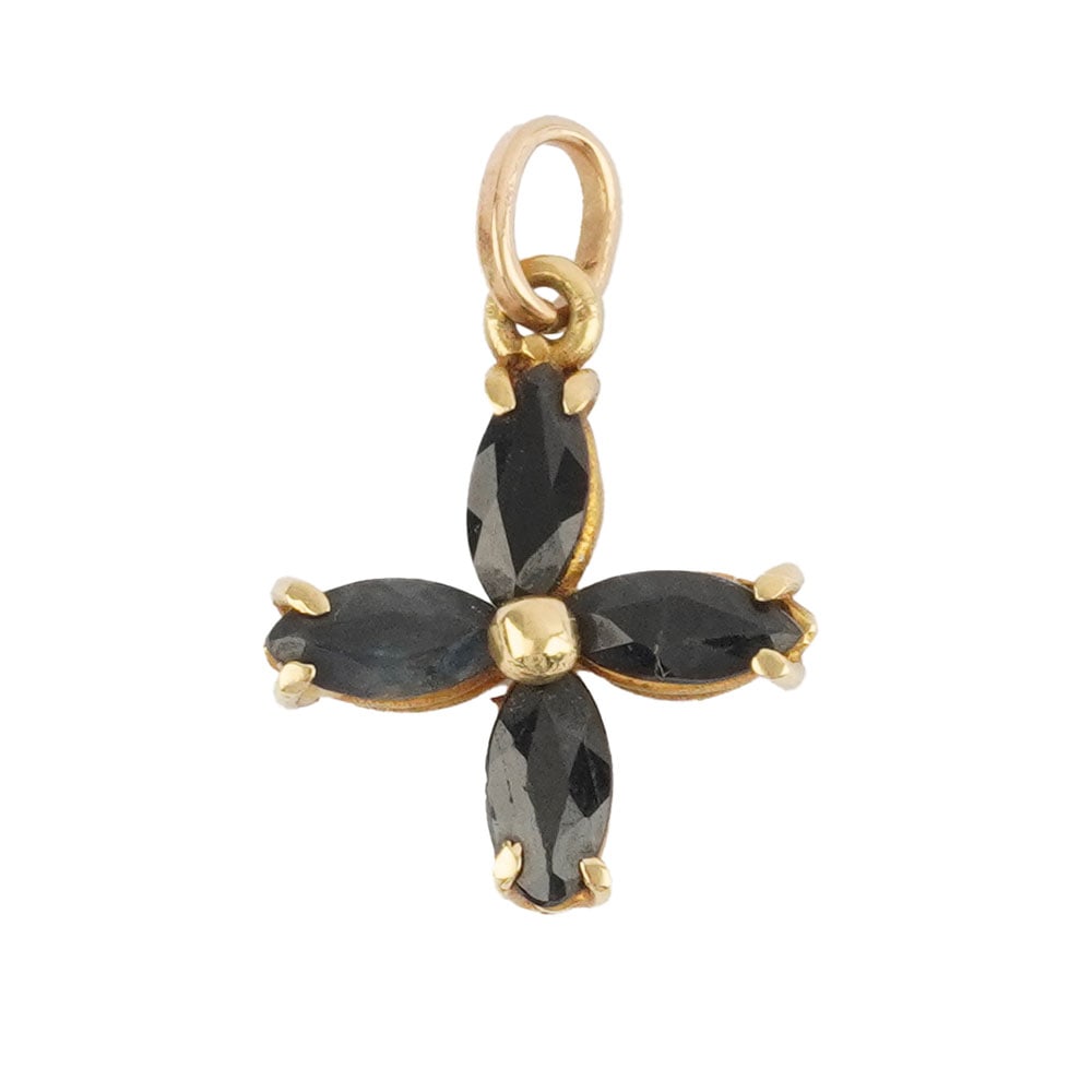 OR 14K / 14K GOLD: Description française: OR 14K / 14K GOLD Pendentif en or jaune 14K serti de pierres noires. Poids brut: 1.45 g English Description: 14K GOLD 14K yellow gold pendant set with black stones. Gross