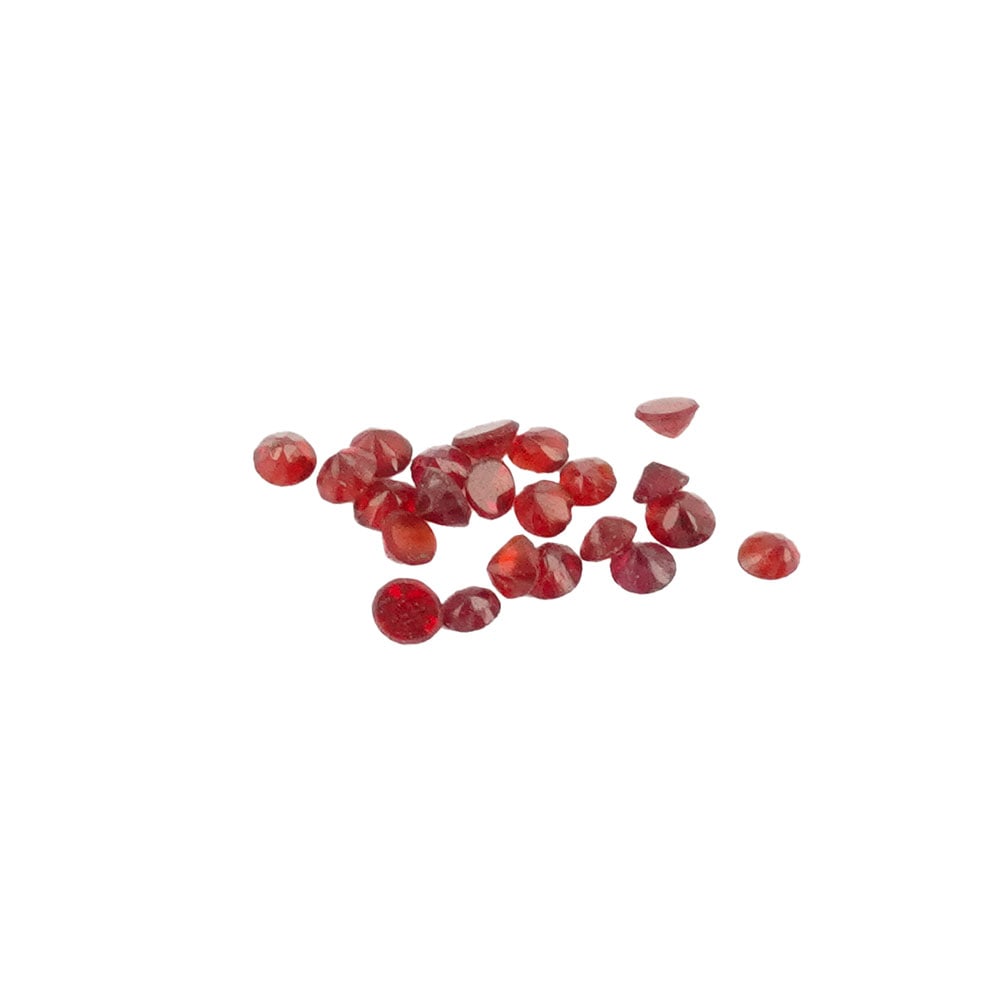 GRENATS / GARNETS: Description française: GRENATS Lot de grenats pesant approximativement 0.42 ct English Description: GARNETS Lot of garnets weighing approximately 0.42 ct