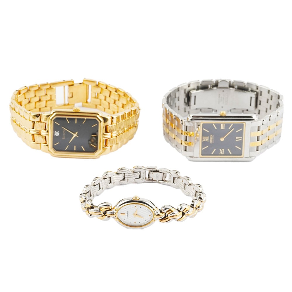 MONTRES / WATCH: Description française: MONTRES / WATCH Lot de montres comprenant: - Citizen Eco-Drive en acier de 2 tons, boîtier rectangulaire de 30 x 27 mm, cadran noir, index mixtes appliqués pour