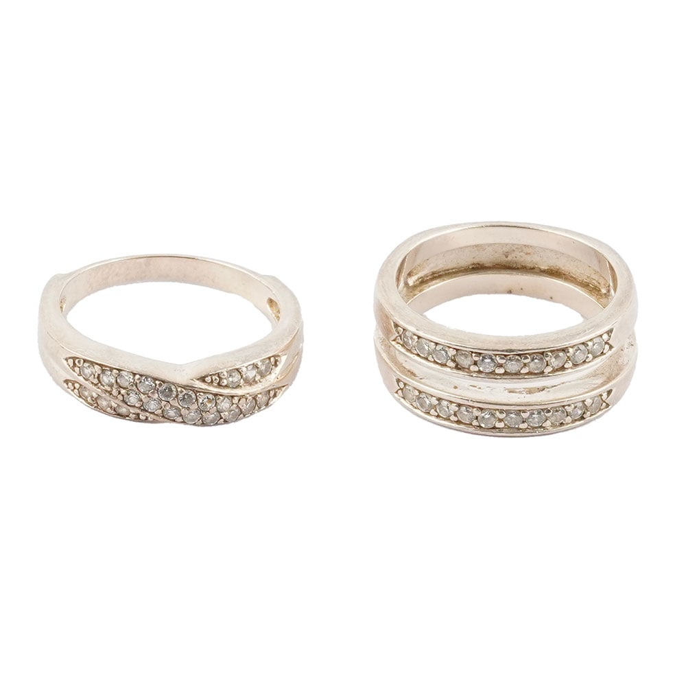 ARGENT / SILVER: Description française: ARGENT / SILVER Deux bagues en argent serties de pierres brillantes. Poids brut:10.0 g Taille: 8 US English Description: SILVER Two silver rings set with sparkling stones.