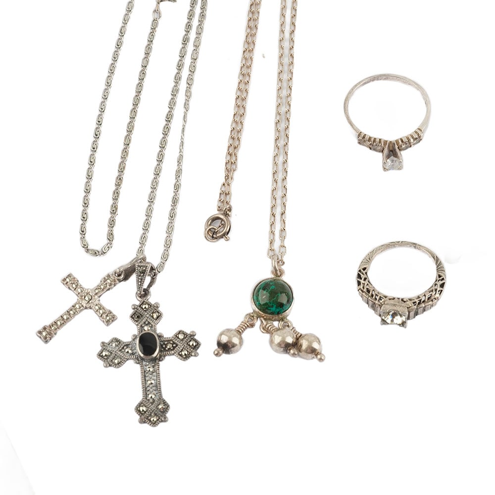 ARGENT / SILVER: Description française: ARGENT / SILVER Lot de bijoux en argent Poids brut: 20.6 g English Description: SILVER Set of silver jewelry Gross weight: 20.6 g