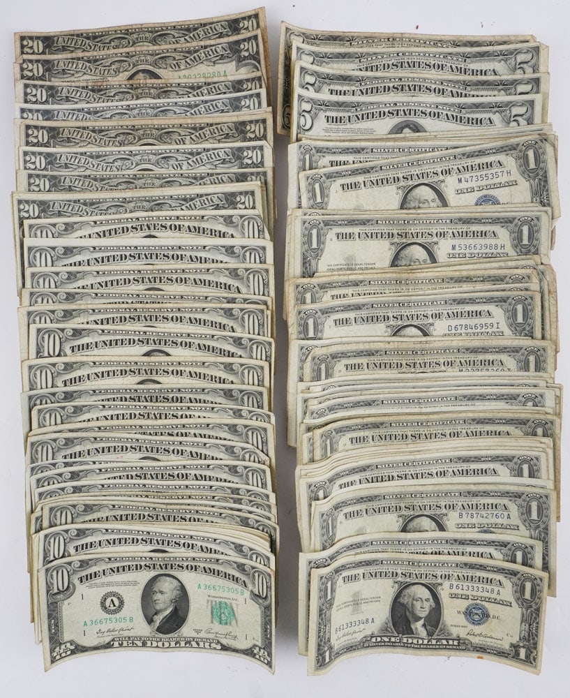 DES ÉTATS-UNIS / USA: Description française: DES ÉTATS-UNIS / USA Lot de billets des Étas- Unis comprenant: - 6 billets de 20$ series 1934, 1934A, 1934B - 6 billets de 20$ series 1950A, - 28 billets de 10$ s