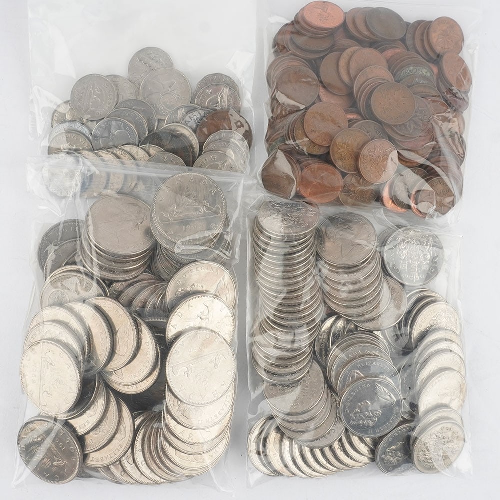 CANADA: Description française: CANADA Lot de monnaie du Canada comprenant : - 61 pièces de 1$ de 1968, 1969, 1975… - 84 pièces de 50 cents de 1968 Autres pièces de différentes v