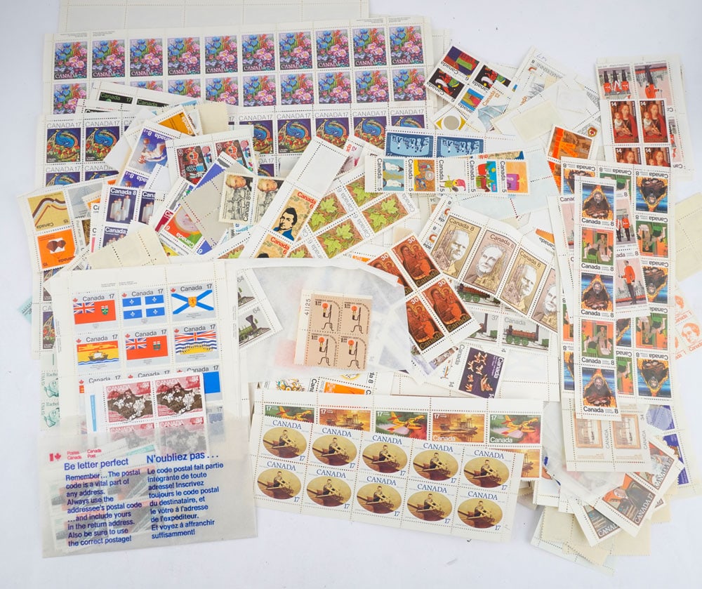 TIMBRES /STAMPS: Description française: TIMBRES Lot de timbres de différents pays, valeurs et époques. English Description: STAMPS A collection of stamps from different countries, values