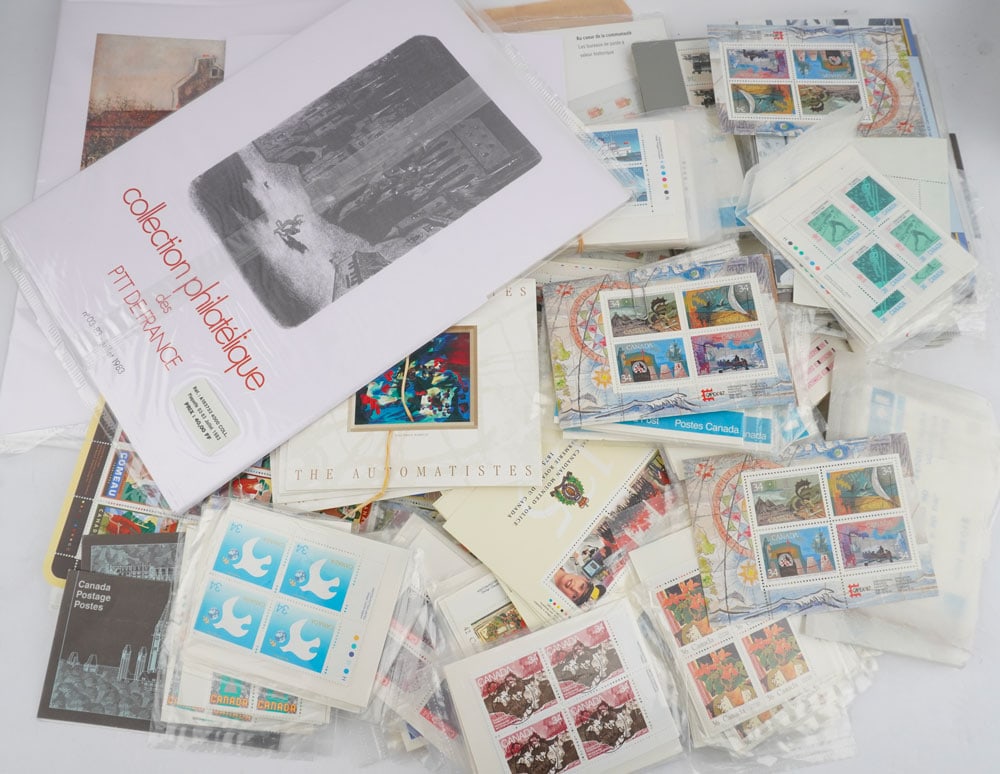 TIMBRES /STAPMS: Description française: TIMBRES Lot de timbres de différents pays, valeurs et époques. English Description: STAMPS A collection of stamps from different countries, values