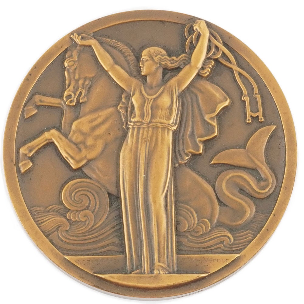 Jean DE VERNON (1897-1975): Description française: Jean DE VERNON (1897-1975) Médaille commémorative "Normadie" en bronze. Inscription en revers "Normandie" 79280 tx, Cie Gle Transatlantique - French Line - Le