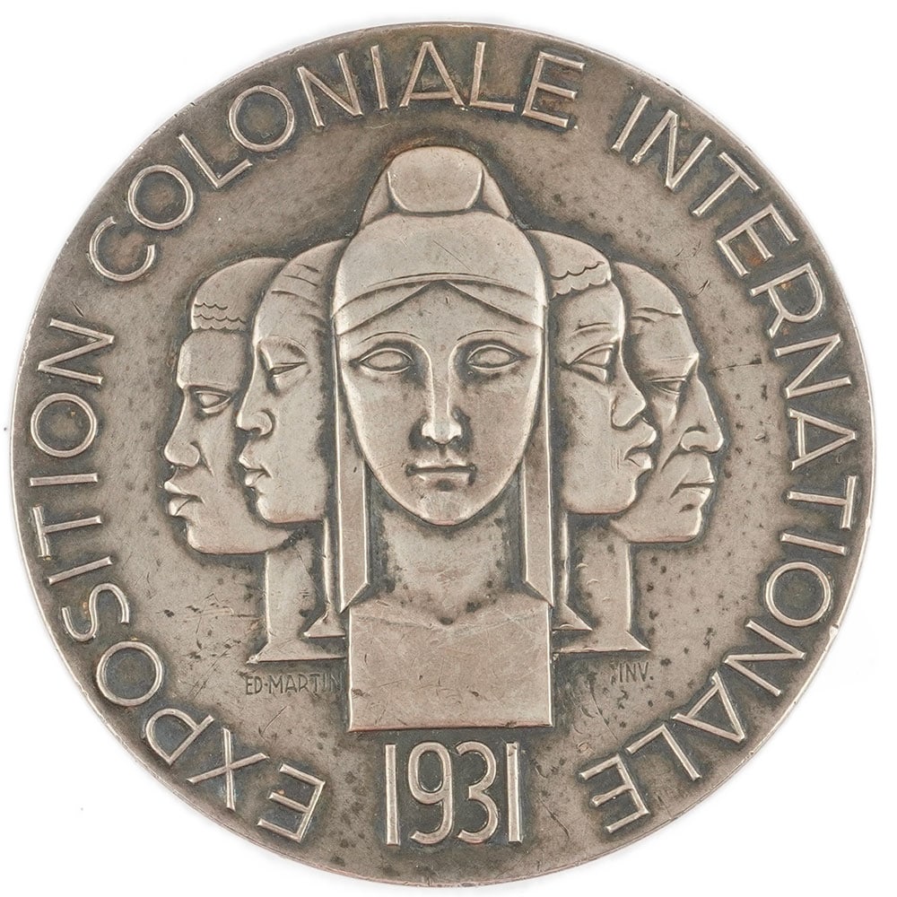 Raoul BÉNARD (1881-1961): Description française: Raoul BÉNARD (1881-1961) Médaille commémorative en argent de "Exposition Coloniale Internationale de Paris 1931" Au verso: dédication à " W.J