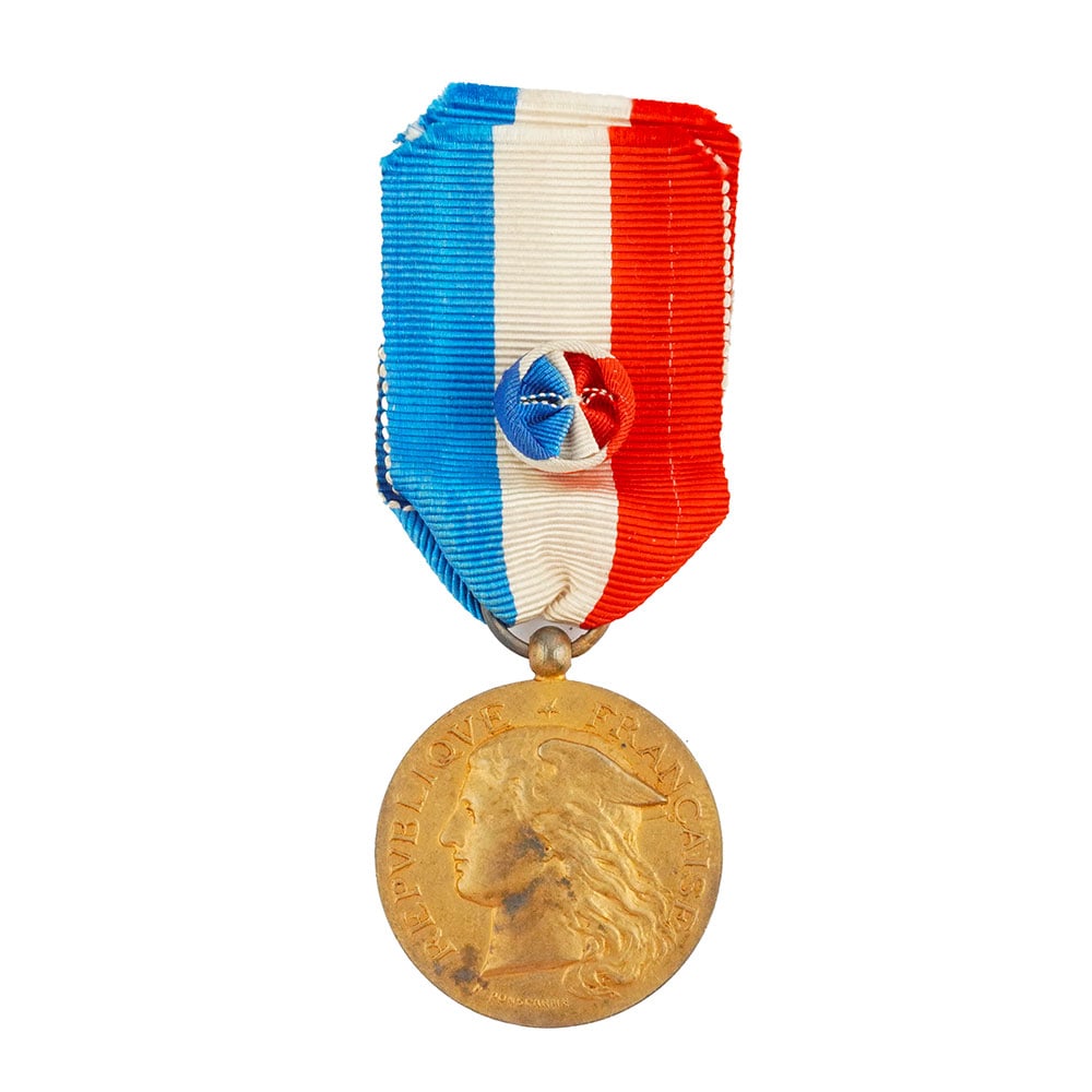 MÉDAILLE /MEDAL: Description française: MÉDAILLE Médaille de la Republique Française d'Honneur des Épidémies décernée à la Duchesse de Noailles en 1920. Boîte