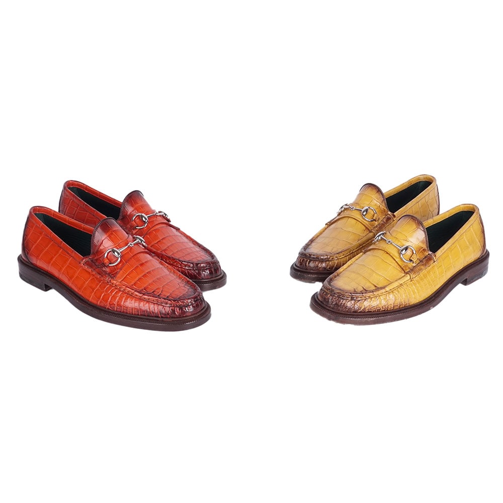 GUCCI: Description française: GUCCI Lot: -Chaussures rouges et marrons en cuir texturé. -Chaussures jaunes et marrons en cuir texturé. Taille 8 1/2. English Description: GUCCI Lot