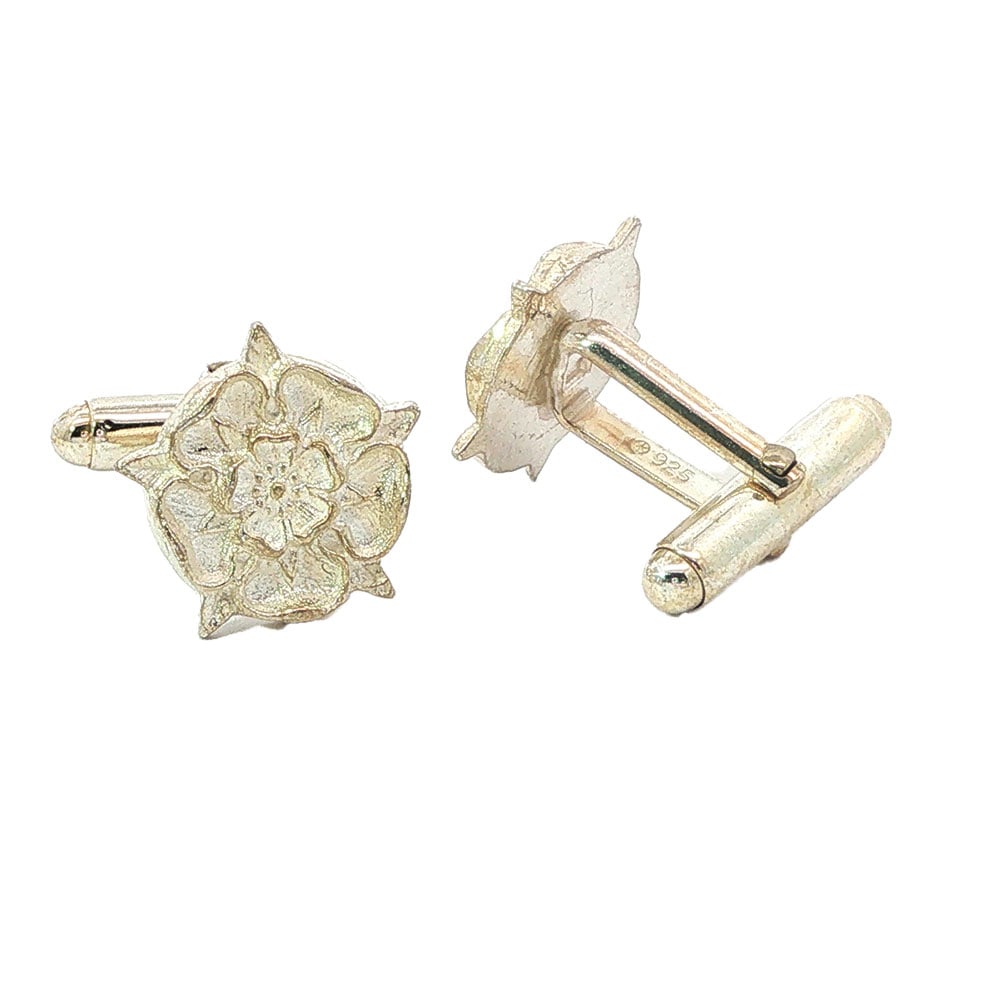 BOUTONS DE MANCHETTE / CUFFLINKS: Description française: BOUTONS DE MANCHETTE / CUFFLINKS Boutons de manchette en argent 925 stylisant une fleur English Description: CUFFLINKS 925 sterling silver cufflinks featuring a floral
