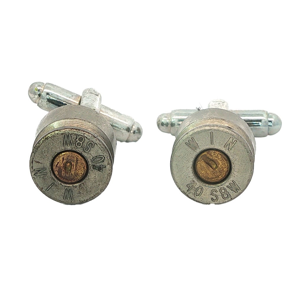 BOUTONS DE MANCHETTE/ CUFFLINKS: Description française: BOUTONS DE MANCHETTE Boutons de manchette en métal argenté. English Description: CUFFLINKS Silver-tone metal cufflinks.