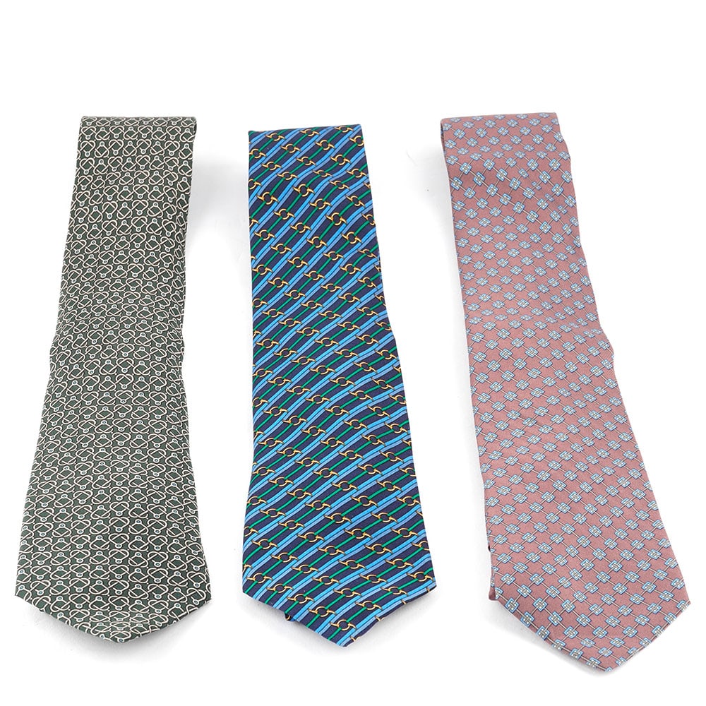 HERMÈS: Description française: HERMÈS Lot de trois cravates Hermès, soie 100% English Description: HERMES Set of three Hermès ties, 100% silk