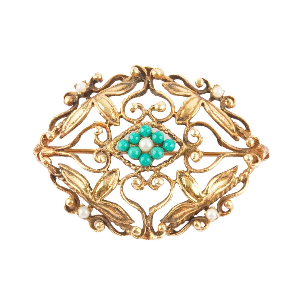 OR 14K, PERLE, TURQUOISE / 14K GOLD, PEARLS, TURQUOISE: Description française: OR 14K, PERLE, TURQUOISE Broche de style Victorien en or jaune 14K sertie de perles et turquoise Poids brut: 8.4 g Dimensions: 4 x 3 cm - 1.5 x 1.25" English Description: