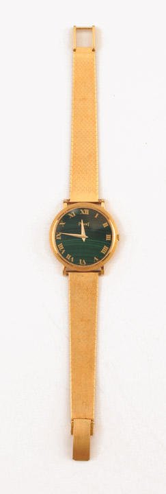PIAGET - 18K GOLD, MALACHITE: 18K yellow gold (stamped) lady watch, round malachite dial, wristwatch scale. Folding clasp. Mechanical movement. Signed “Piaget” and numbered on the reverse. Weight : 45,2 g. Dimensions : 7 x 1��