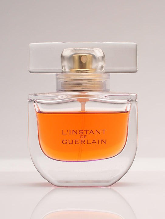 GUERLAIN: Eau de parfum ‘’L’Instant’’. Opened 1 fl.oz bottle of perfume. Signed ‘’Guerlain’’.