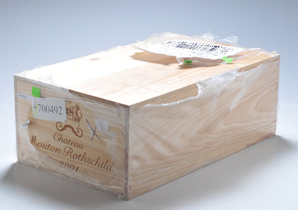 Château Mouton Rothschild 2001 - 12 bottles: Château Mouton Rothschild 2001 1er Grand Cru Classé Pauillac Appellation Contrôlée Étiquette de Robert Wilson Level A 12 bottles In their OWC